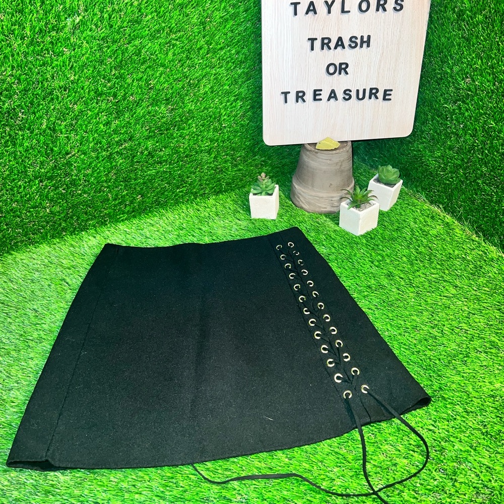 👚Black skirt with ties